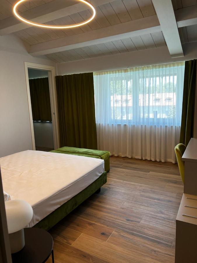 C House Rooms Lake Peschiera del Garda Extérieur photo