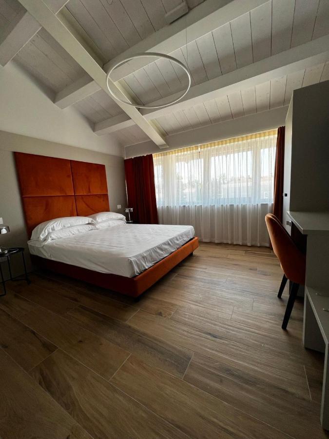 C House Rooms Lake Peschiera del Garda Extérieur photo